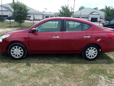 Used 2017 Nissan Versa SV FWD image 4