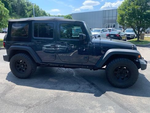 Used 2017 Jeep Wrangler Unlimited Sport w/ Quick Order Package 24S AWD/4WD image 5