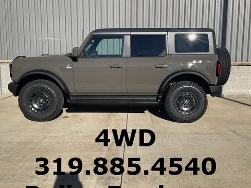 New 2025 Ford Bronco Outer Banks w/ Sasquatch Package image 2