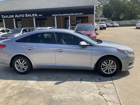Used 2015 Hyundai Sonata SE w/ Option Group 09 FWD image 2