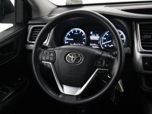 Used 2017 Toyota Highlander LE AWD/4WD image 15