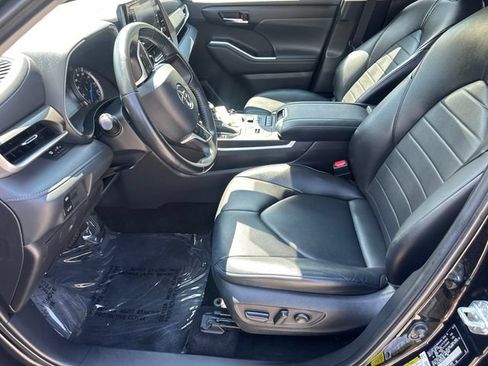 Used 2022 Toyota Highlander XLE AWD/4WD image 28