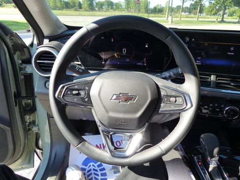 Used 2026 Chevrolet Trax ACTIV w/ Sunroof Package FWD image 25
