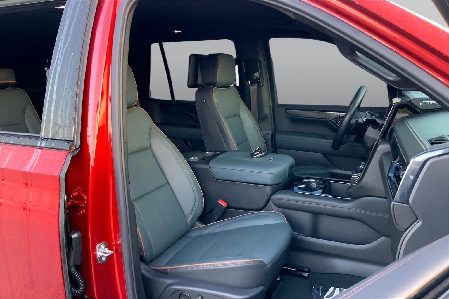 Used 2026 GMC Yukon AT4 w/ AT4 Premium Plus Package AWD/4WD image 9