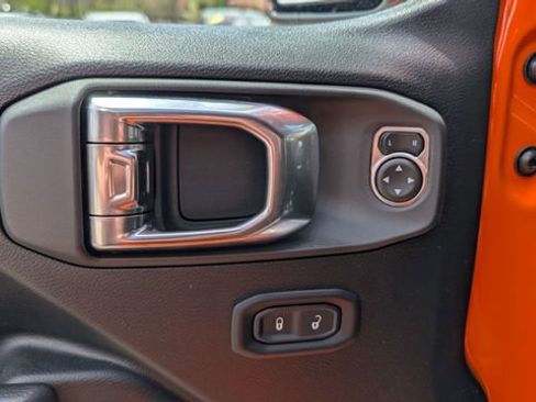 Used 2025 Jeep Wrangler Sport AWD/4WD image 14