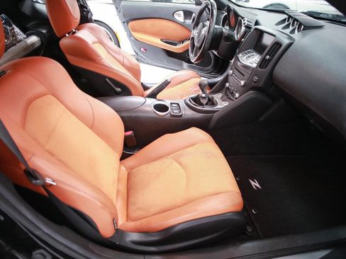 Used 2011 Nissan 370Z Touring w/ Sport Pkg RWD image 15