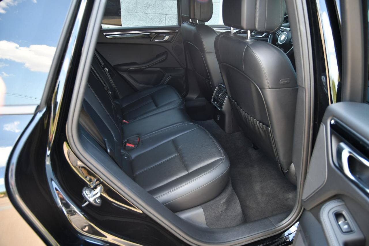 Used 2024 Porsche Macan AWD/4WD image 26