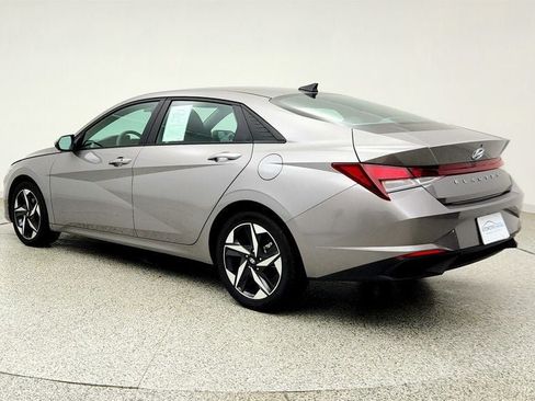 Used 2023 Hyundai Elantra SEL w/ Convenience Package FWD image 7