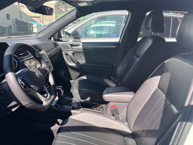 Certified 2024 Volkswagen Tiguan SE R-Line AWD/4WD image 7