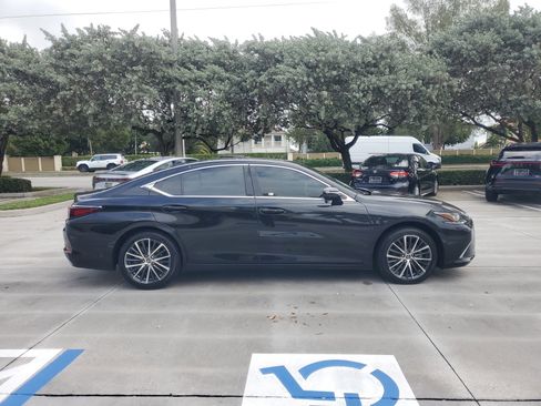 Used 2024 Lexus ES 350 w/ Premium Package image 10