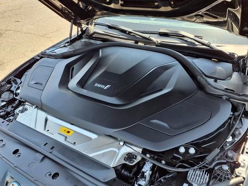 Used 2023 BMW i4 eDrive40 w/ Premium Package RWD image 10