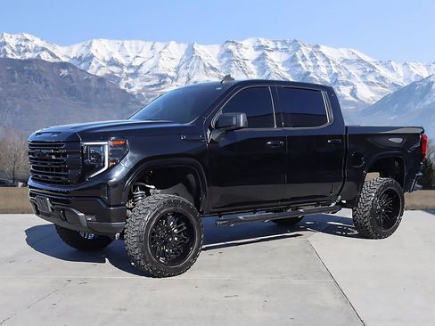 Used 2022 GMC Sierra 1500 Elevation w/ LPO, Elevation Black Package image 2