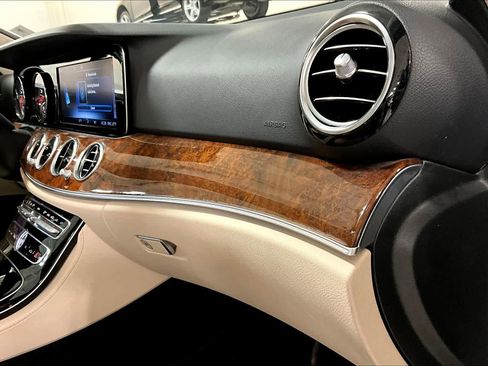 Used 2018 Mercedes-Benz E 300 image 14
