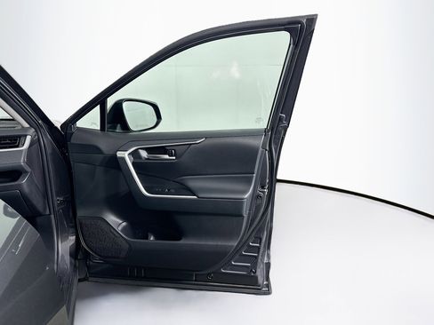 Used 2025 Toyota RAV4 XLE FWD image 30
