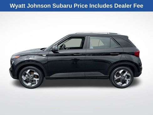 Used 2025 Hyundai Venue SEL FWD image 3