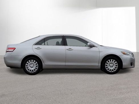 Used 2011 Toyota Camry image 4