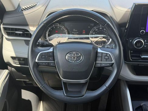 Used 2023 Toyota Highlander XLE image 16