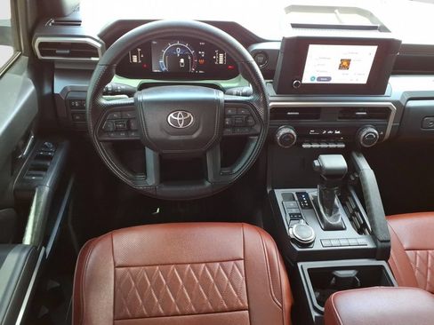 Used 2025 Toyota Tacoma SR5 AWD/4WD image 9