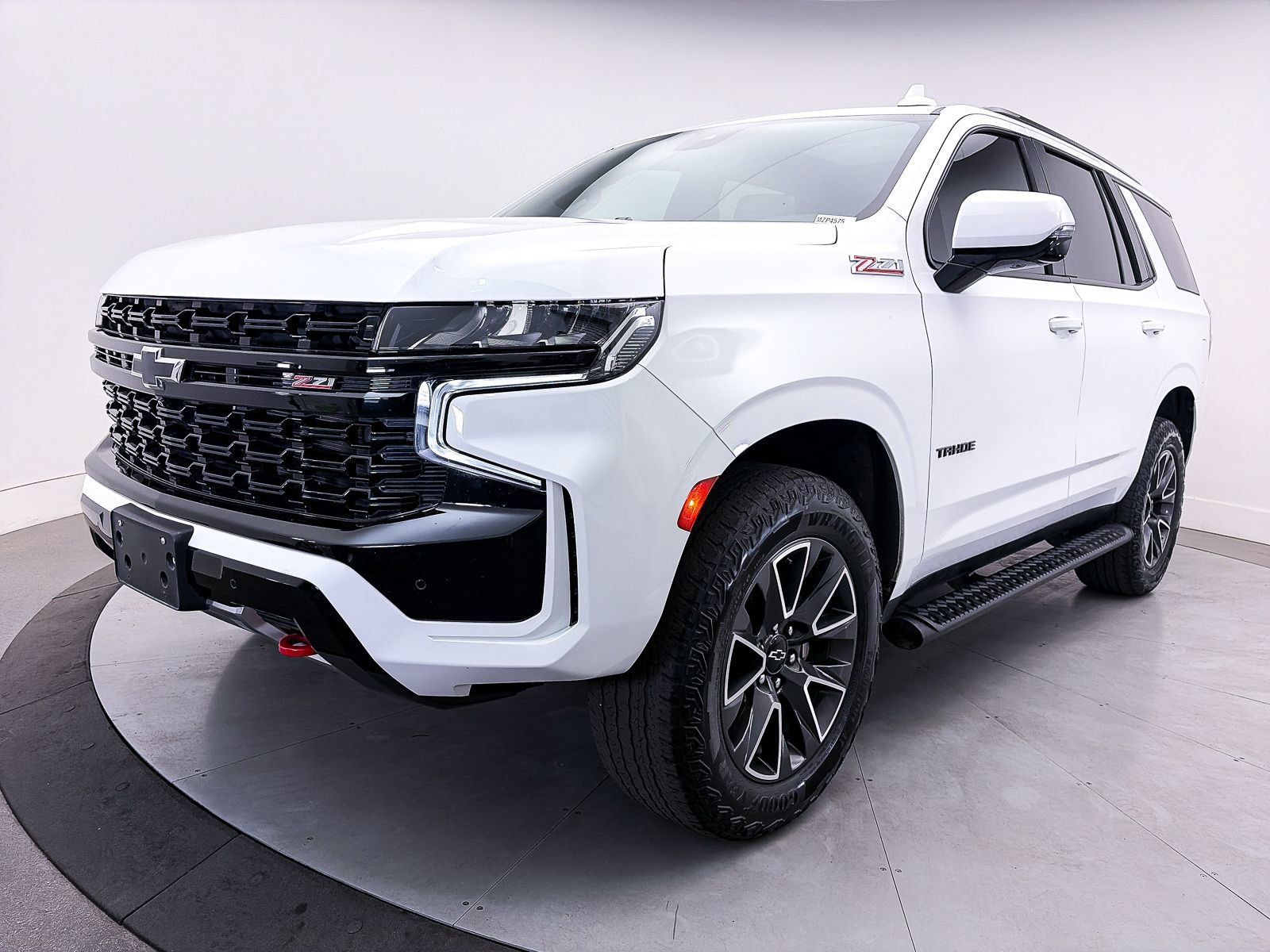 Used 2023 Chevrolet Tahoe Z71 w/ Luxury Package AWD/4WD image 16