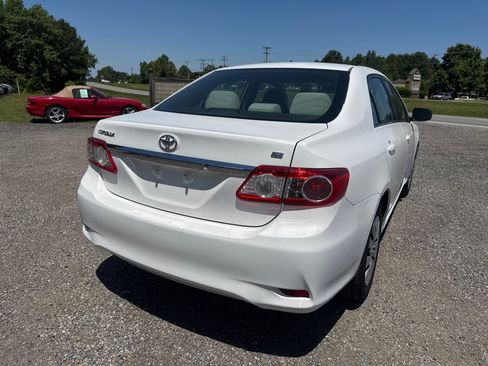 Used 2013 Toyota Corolla LE FWD image 12
