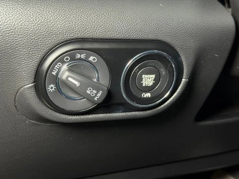 Used 2018 Maserati Levante AWD/4WD image 28