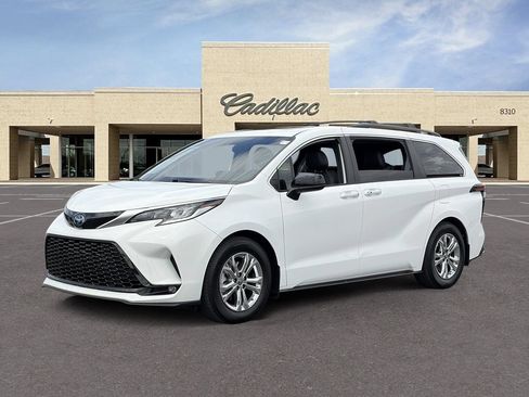 Used 2022 Toyota Sienna XSE w/ XSE Plus Package AWD/4WD image 34