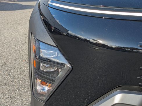 New 2025 Hyundai Kona SE image 13