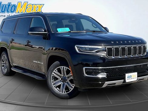 Used 2024 Jeep Wagoneer L Series II w/ Flexible Seating Group AWD/4WD image 3