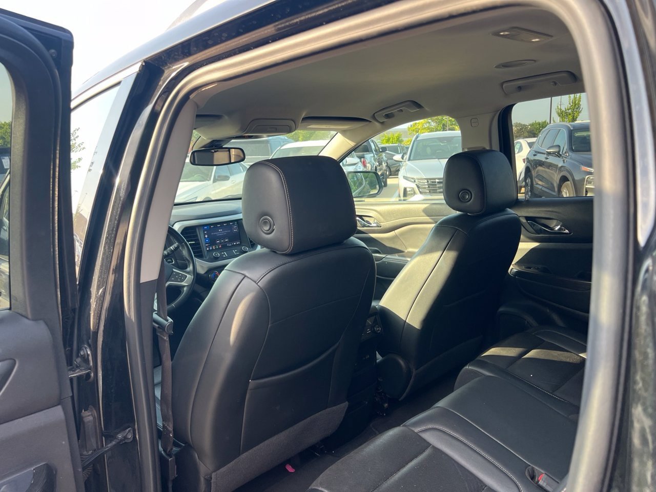Used 2023 GMC Acadia SLT AWD/4WD image 18