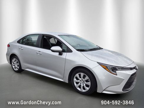 Used 2025 Toyota Corolla LE FWD image 8