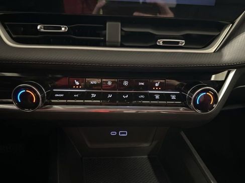 Used 2025 Chevrolet Equinox LT w/ Convenience Package II image 27