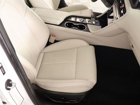 Used 2025 Genesis G70 2.5T RWD image 12