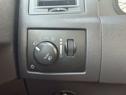 Used 2009 Chrysler 300 Touring RWD image 26