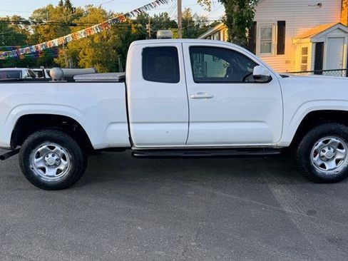 Used 2016 Toyota Tacoma SR w/ SR Convenience Package AWD/4WD image 8