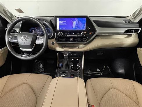 Used 2023 Toyota Highlander Platinum AWD/4WD image 11