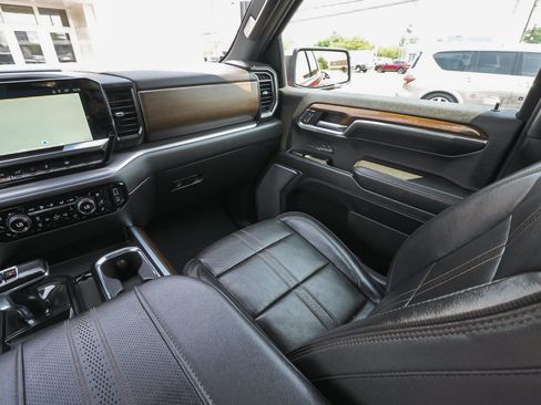 Used 2024 Chevrolet Silverado 1500 High Country w/ Technology Package AWD/4WD image 39