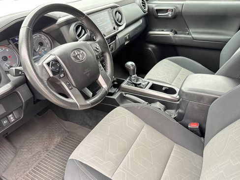 Used 2022 Toyota Tacoma TRD Sport AWD/4WD image 10