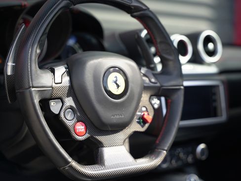 Used 2016 Ferrari California T image 12