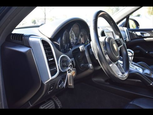 Used 2017 Porsche Cayenne S w/ Premium Package image 14