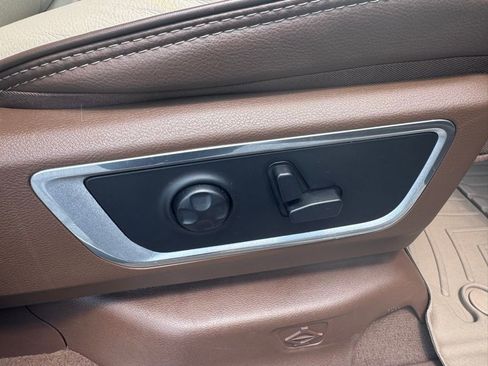 Used 2019 RAM 1500 Laramie AWD/4WD image 32