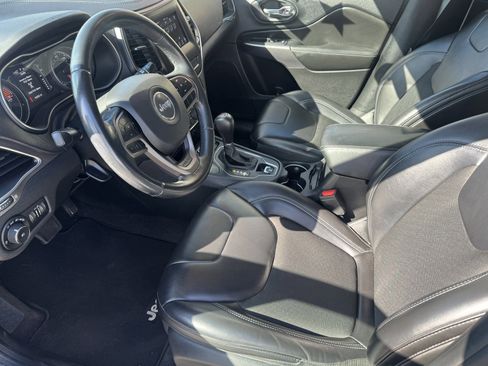 Used 2019 Jeep Cherokee Latitude Plus image 10