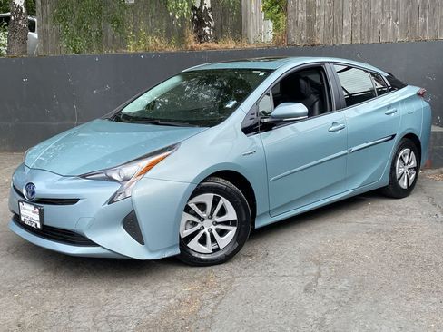 Used 2016 Toyota Prius Four w/ Advanced Technology Package FWD image 1