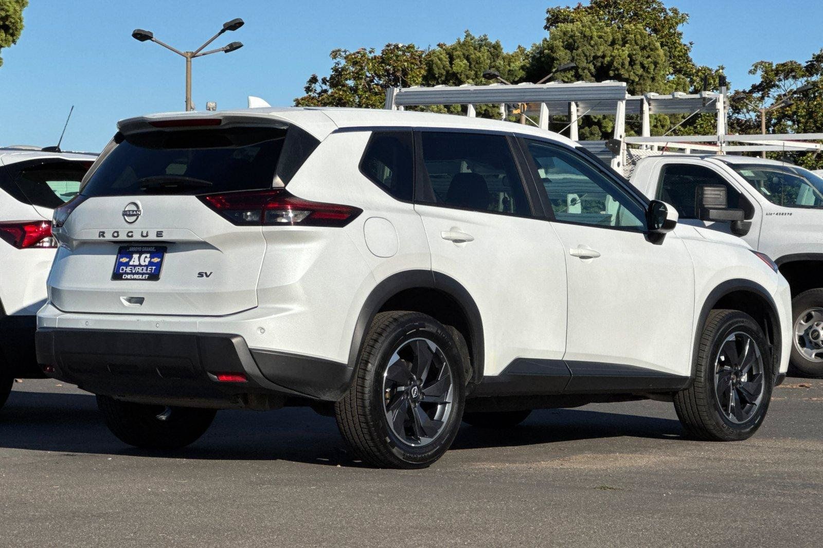 Used 2024 Nissan Rogue SV FWD image 6