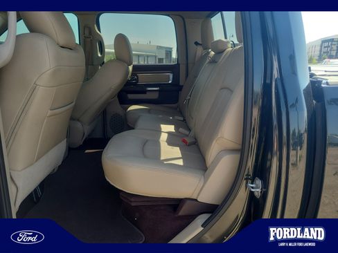 Used 2018 RAM 1500 Laramie w/ Convenience Group AWD/4WD image 17