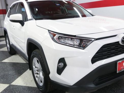Used 2021 Toyota RAV4 XLE w/ Convenience Package FWD image 32