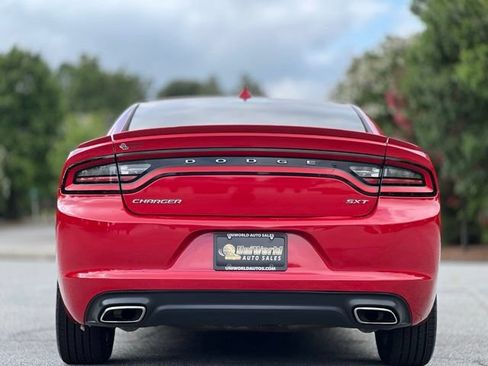 Used 2015 Dodge Charger SXT RWD image 6