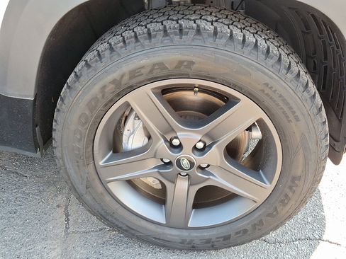 Used 2023 Land Rover Defender 110 X-Dynamic SE image 12