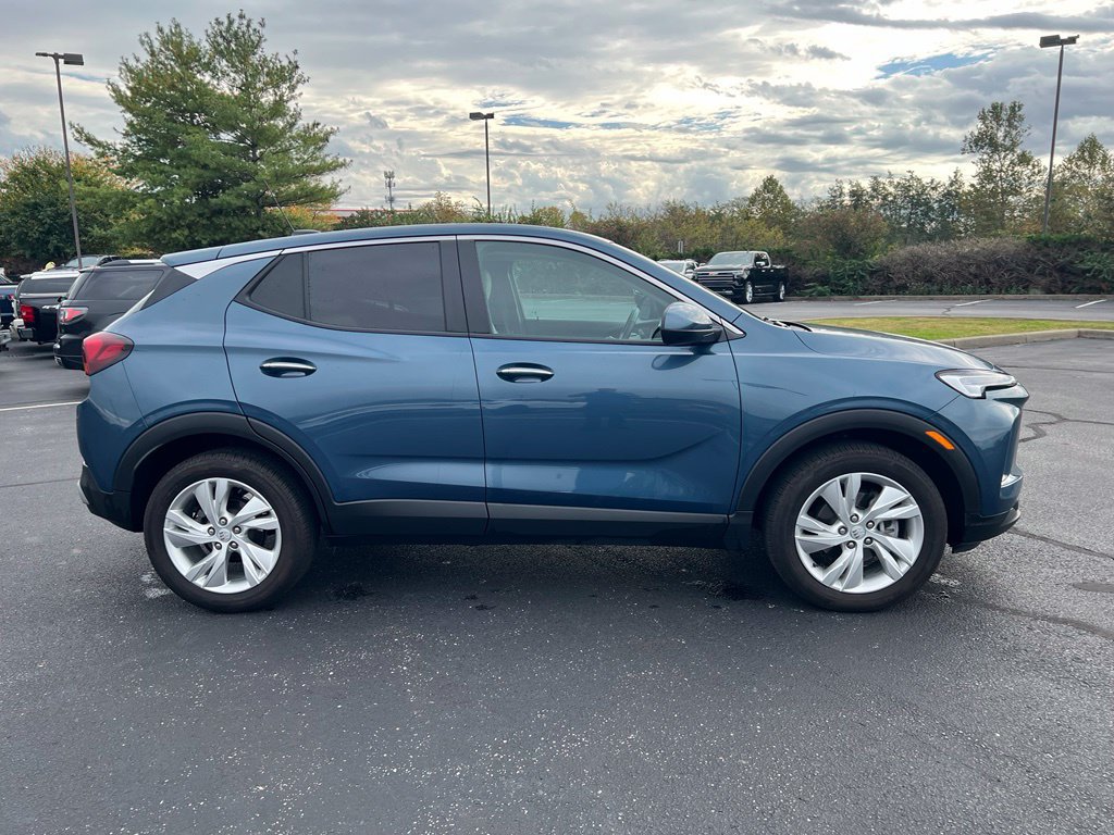 Used 2024 Buick Encore GX Preferred w/ Comfort Package FWD image 5