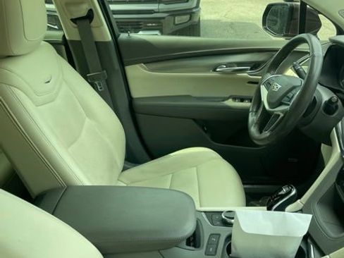 Used 2022 Cadillac XT5 Premium Luxury w/ Technology Package AWD/4WD image 8
