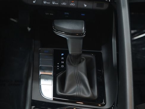 Used 2025 Hyundai Elantra SEL image 16